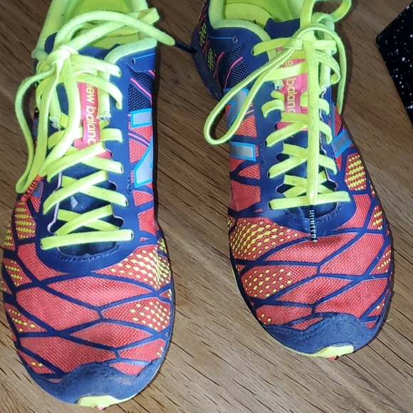 New balace sport shoes with metal klits - Picture 3 of 7